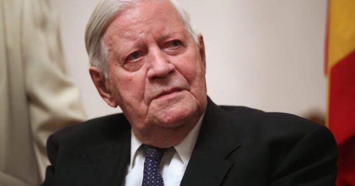 helmut-schmidt,-a-person-of-will-and-cigarettes