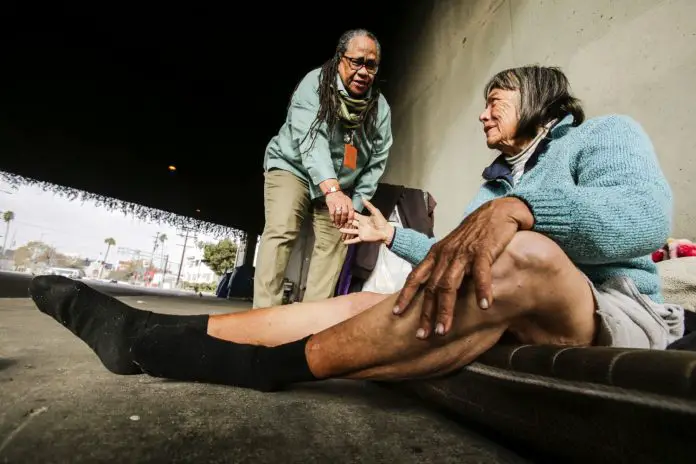 jeanette-rowe,-who-introduced-homeless-companies-to-individuals-within-the-streets-of-la.,-dies-at-72