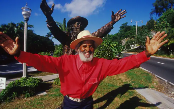 johnny-barnes,-bermuda’s-‘mr-comfortable’-who-greeted-commuters-each-day-–-obituary