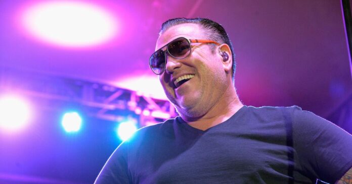 steve-harwell,-‘all-star’-singer-for-smash-mouth,-dies-at-56