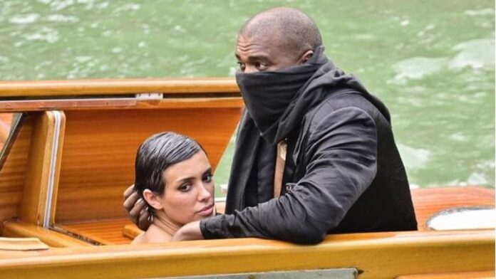 kanye-west-e-bianca-censori-banditi-per-atti-osceni-da-una-societa-di-noleggio-motoscafi