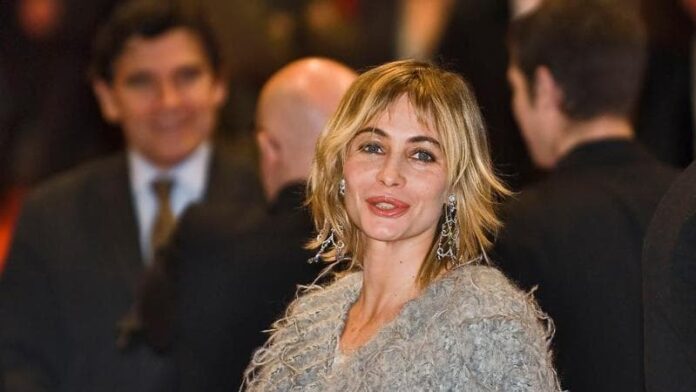 emmanuelle-beart:-“io-vittima-di-incesto-tra-i-10-e-i-14-anni.-ma-mio-padre-non-c’entra”