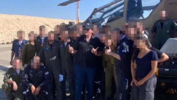 israele,-quentin-tarantino-visita-una-base-militare-nel-sud-del-paese:-“l’antisemitismo-non-e-inconscio”