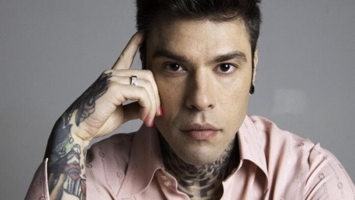 fedez-da-fabio-fazio:-“il-governo-non-deve-tagliare-il-‘bonus-psicologo’:-sarebbe-come-sputare-in-faccia-alle-persone-che-soffrono”