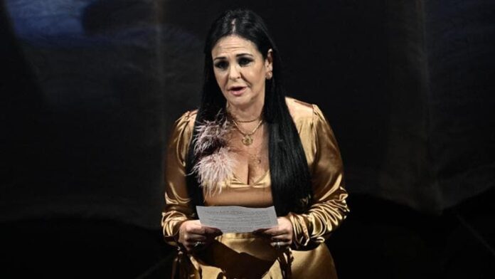 sanremo,-daniela-di-maggio-mamma-di-giogio-cutolo-commuove-l’ariston.-“stasera-tu-vivi-attraverso-la-musica”