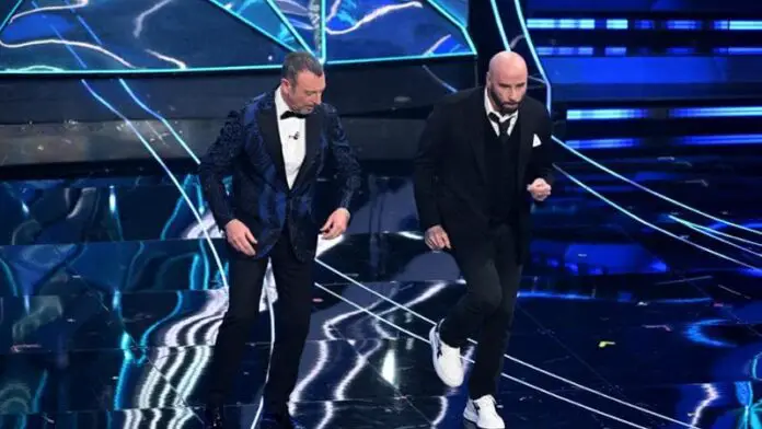 john-travolta-a-sanremo,-la-‘rooster-dance’-con-le-scarpe-u-energy:-scoperta-l