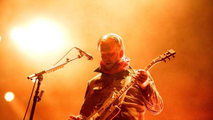 josh-homme-ricoverato-d’urgenza.-i-queens-of-the-stone-age-annullano-otto-date-del-tour