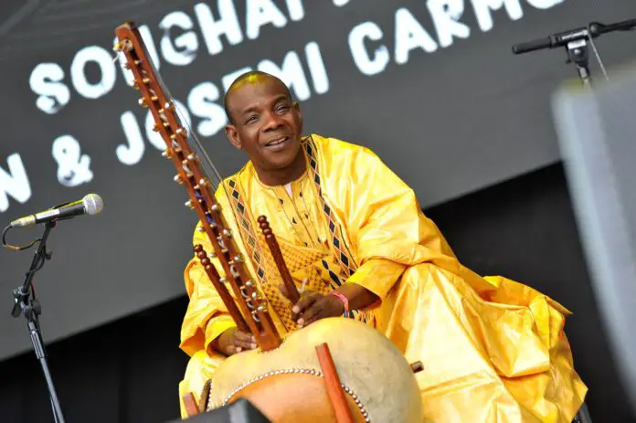 cinco-discos-para-recordar-a-toumani-diabate,-maestro-de-la-kora-y-heroe-musical-de-mali