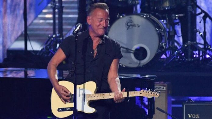 bruce-springsteen-e-il-rock-del-cuore:-fa-sposare-una-coppia-al-suo-concerto-a-londra