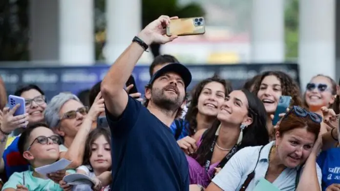 alessandro-borghi-a-giffoni:-“molte-opere-di-ragazzi-talentuosi-restano-senza-fondi.-vorrei-fare-un-movie-sugli-influencer”