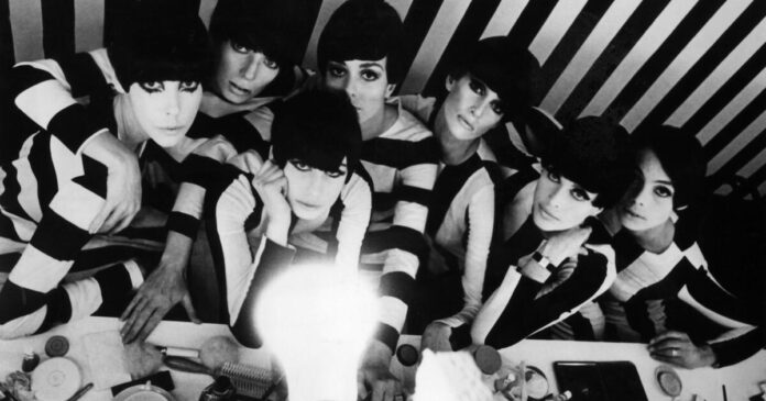 trend-mannequin-peggy-moffitt-has-died