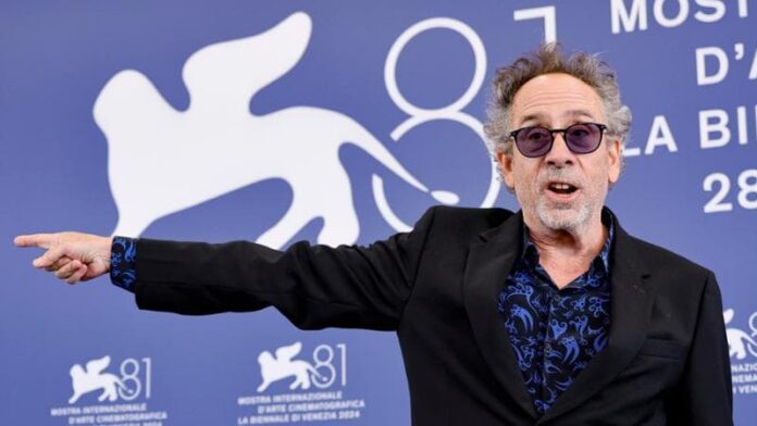 tim-burton,-‘beetlejuice-beetlejuice’-resuscita-lo-‘spiritello-porcello’-a-venezia:-“sognavo-di-essere-un-regista-horror-come-argento”