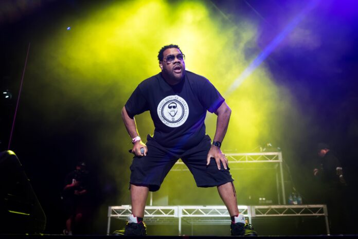 muere-el-rapero-fatman-scoop-tras-colapsar-sobre-el-escenario-en-un-concierto