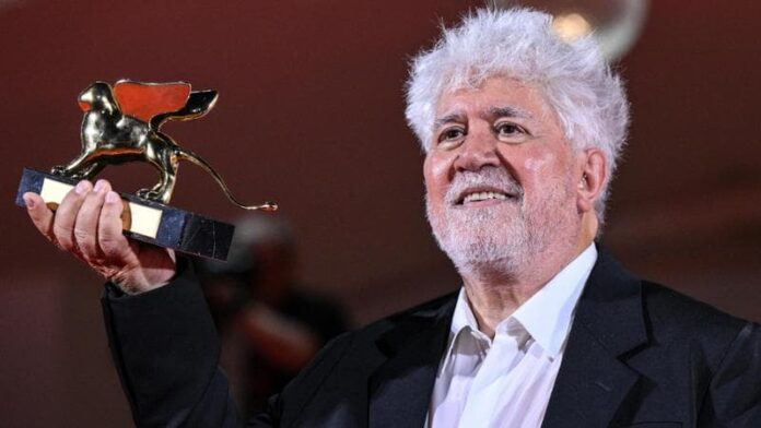 pedro-almodovar,-leone-d’oro-per-‘la-stanza-accanto’:-“la-destra-assalta-i-diritti,-negli-anni-80-period-nascosta-ma-ora-svela-il-suo-volto-piu-feroce”