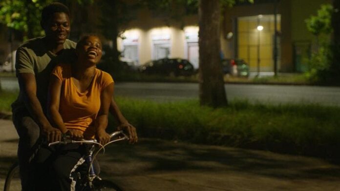 ‘wherever-anytime’,-la-bicicletta-di-ibrahima:-gli-invisibili-di-vittorio-de-sica-oggi-arrivano-dal-mare.-la-recensione